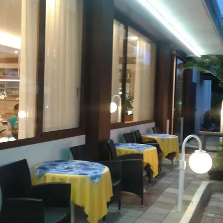 La Rondine Hotel 3*