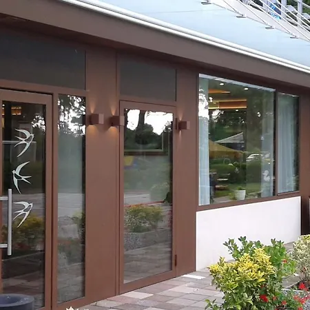 Отель La Rondine Каваллино