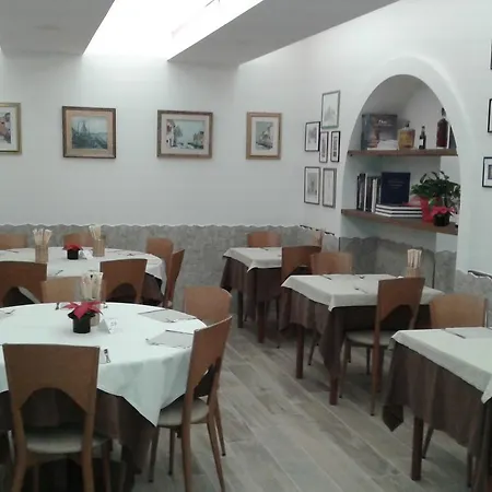 La Rondine Hotel