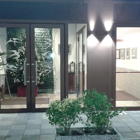 La Rondine Отель 3*